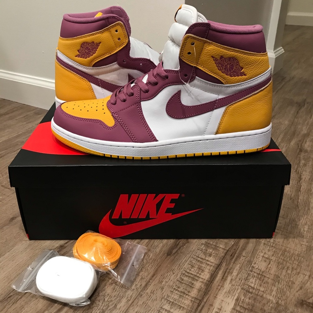 Nike Air Jordan 1 Retro High OG Brotherhood